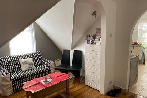 2 bedroom flat to rent, Uxbridge Road, London W7