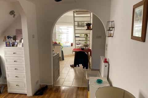 2 bedroom flat to rent, Uxbridge Road, London W7