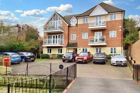 2 bedroom apartment to rent, Bassetsbury Lane, High Wycombe, HP11