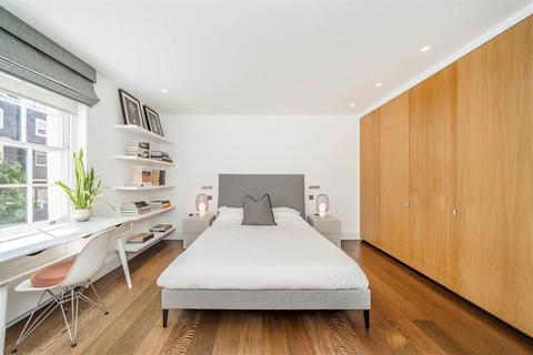 undefined, George Street, London W1U