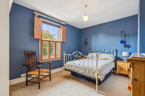 41 Spring Grove, London, W4 3NH