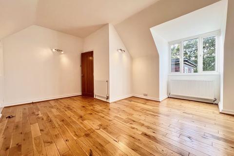 Studio to rent, Sanderstead, South Croydon