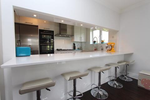 3 bedroom apartment for sale, Samuel Gray Gardens, Kingston Upon Thames KT2