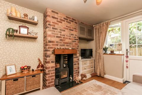2 bedroom cottage for sale, Harrowick Lane, Northampton NN6