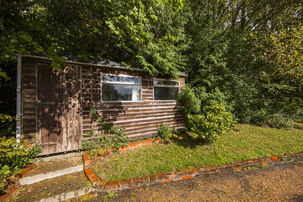 Shed outbuilding