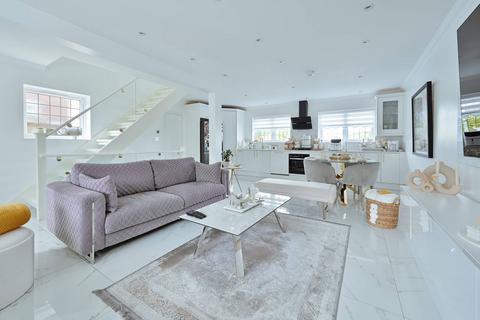 undefined, Langmead Drive, Bushey, WD23