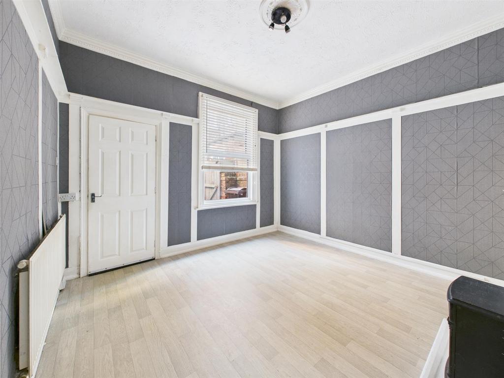 Dining room: