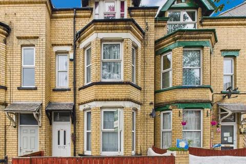 4 bedroom terraced house for sale, Lansdowne Road, Bridlington