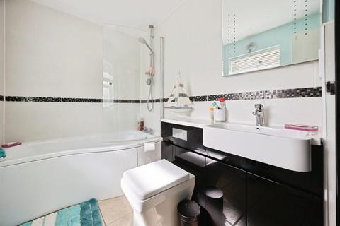3 bedroom detached house for sale, Dunnock Road, Ashford, TN25 4