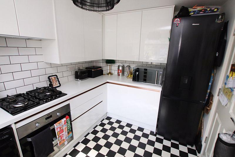 Kitchen photo 2