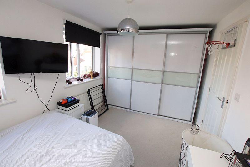 Bed 2 photo 2