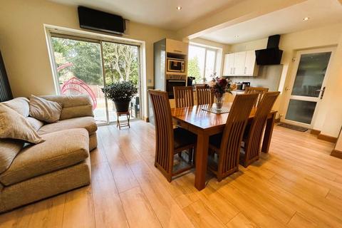 47 Chase Road, Brownhills, Walsall, WS8 6JE