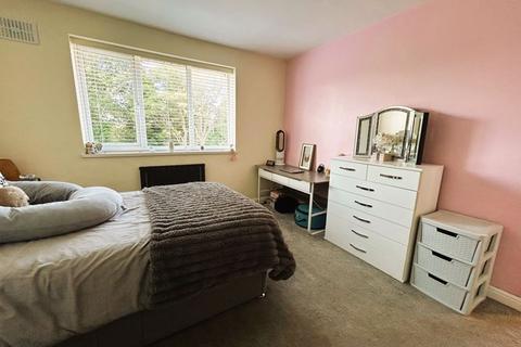 47 Chase Road, Brownhills, Walsall, WS8 6JE