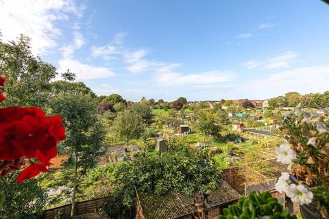 undefined, Nelson Close, Walton on Thames