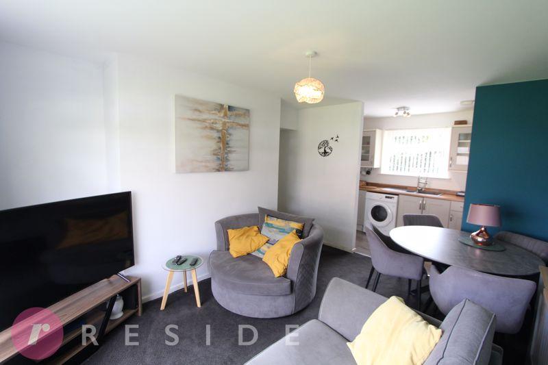 Lounge / Dining Area