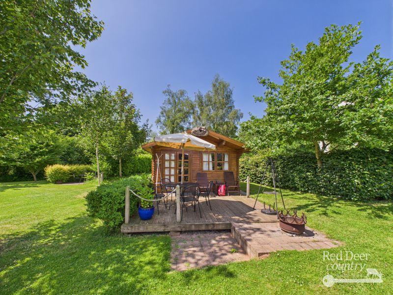 Glamping Hut