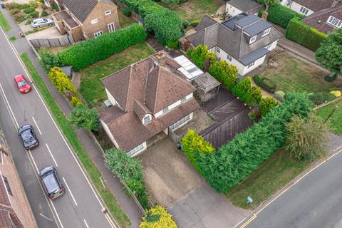 5 bedroom detached house to rent, Tolmers Road, Cuffley EN6