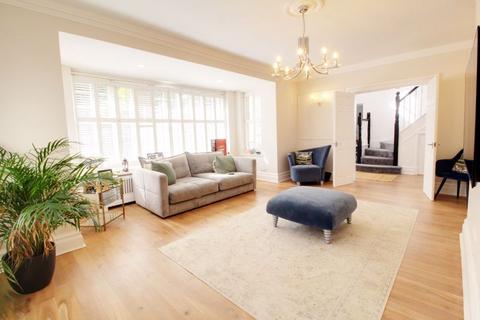 5 bedroom detached house to rent, Tolmers Road, Cuffley EN6