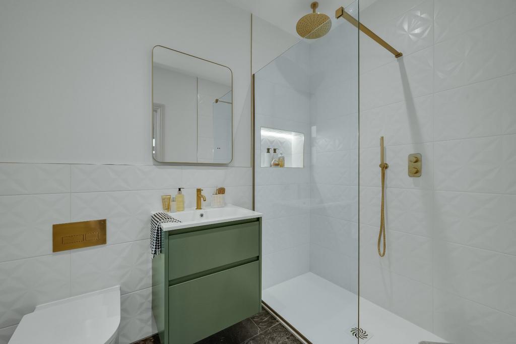 Bedroom Two En Suite