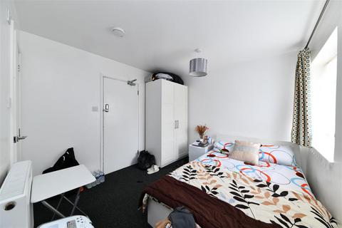 5 Forest Row, Stevenage, SG2 8BY