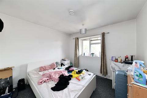 5 Forest Row, Stevenage, SG2 8BY