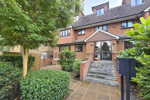 7 The Avenue, Hatch End