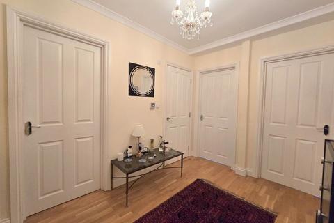 2 bedroom flat for sale, 7 The Avenue, Hatch End