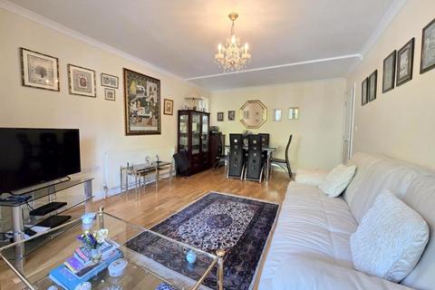 2 bedroom flat for sale, 7 The Avenue, Hatch End