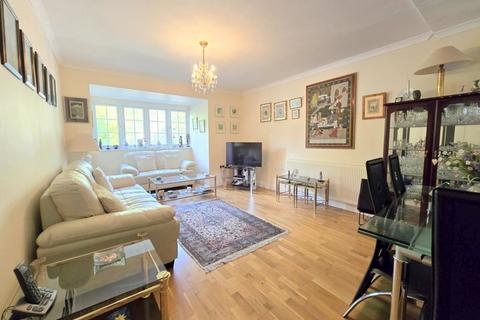 2 bedroom flat for sale, 7 The Avenue, Hatch End