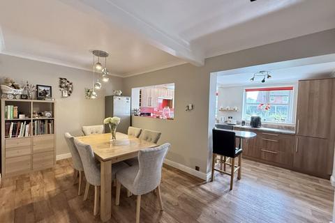 4 bedroom semi-detached house for sale, Eastfield Drive, Pontefract WF8