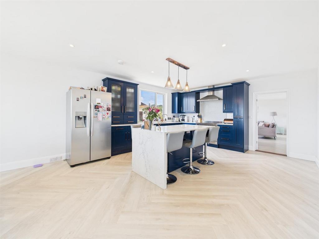 CAM04099 G0-PR0161-STILL025.jpg