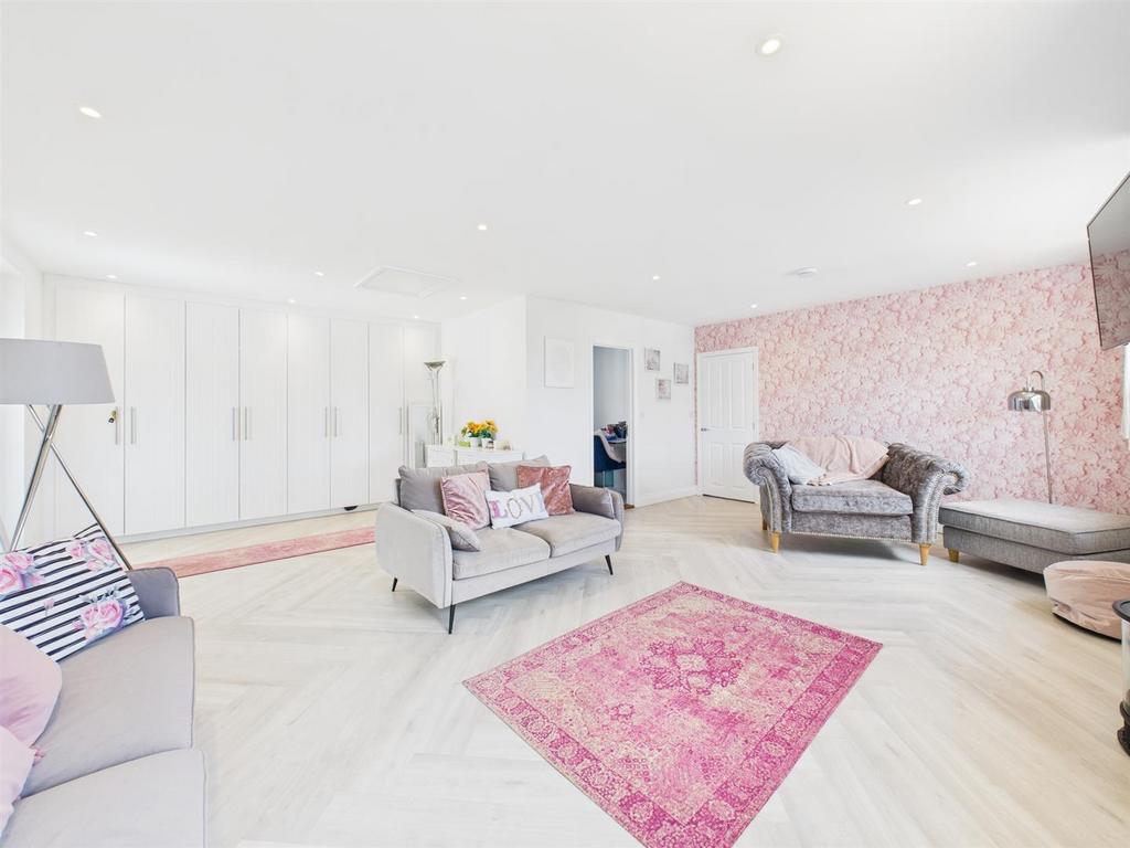 CAM04099 G0-PR0161-STILL035.jpg