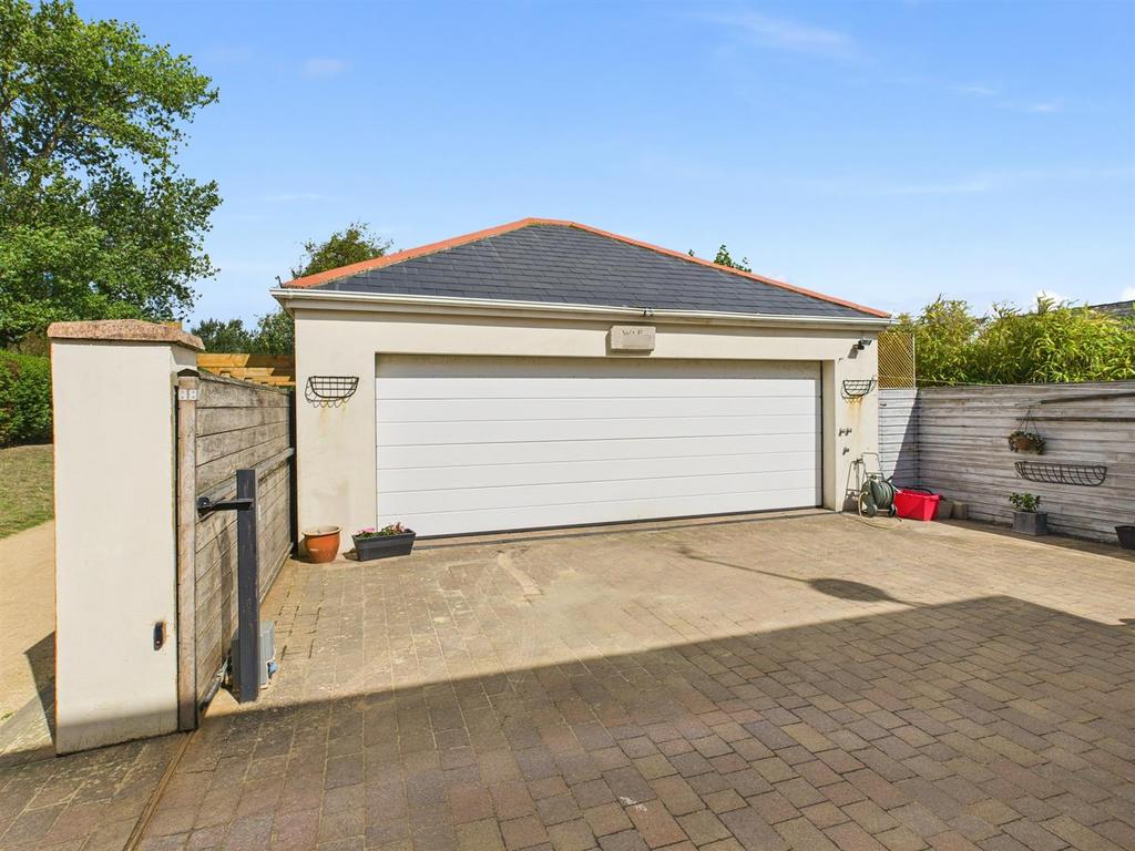 CAM04099 G0-PR0161-STILL004.jpg