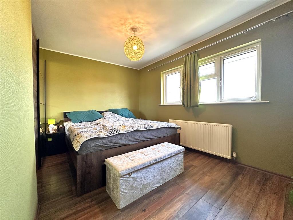 Master Bedroom 991