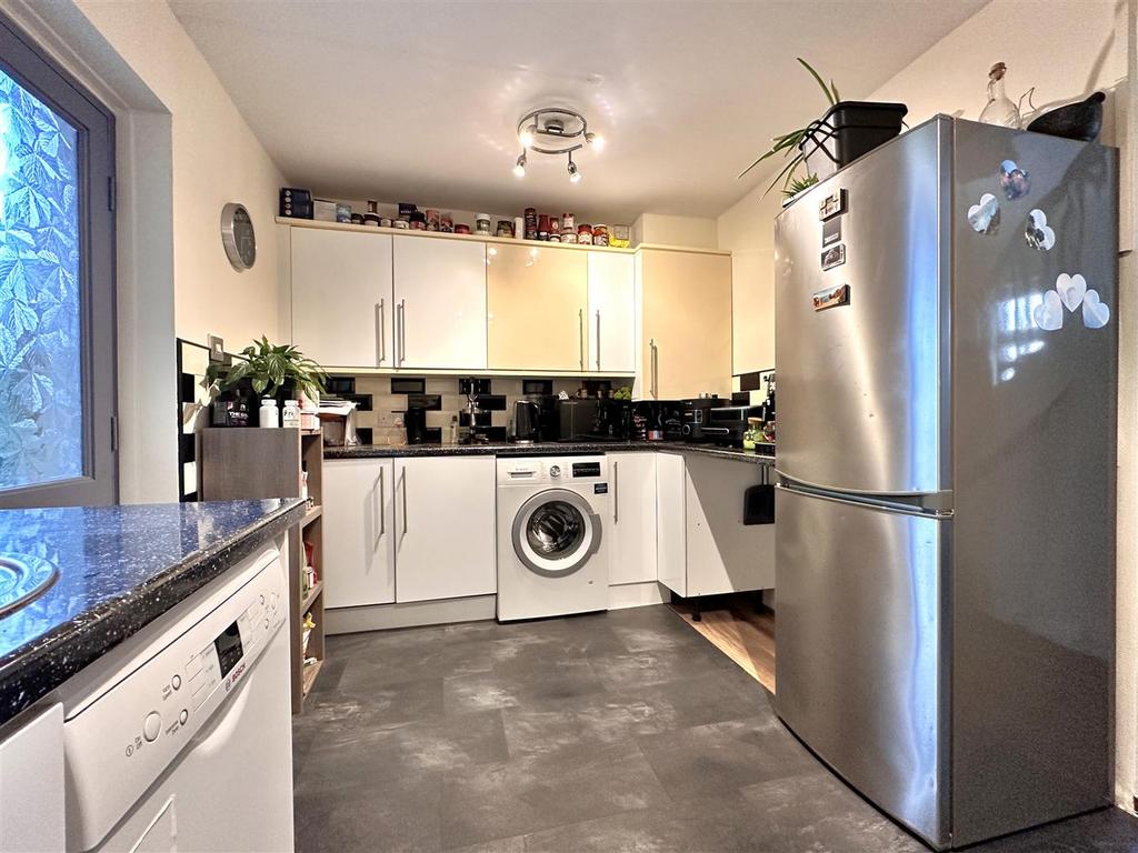 Well-Appointed Kitchen 053