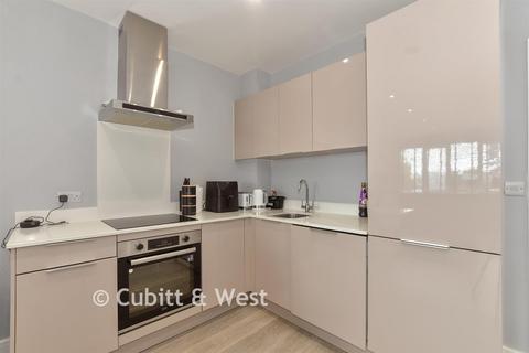 1 bedroom apartment for sale, Holmes Park, Horsham RH12