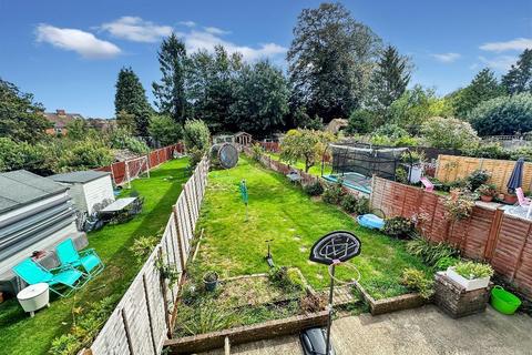 3 bedroom semi-detached house for sale, Farleigh Road, Warlingham, Surrey, CR6 9ED