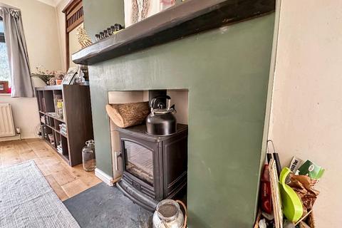 82 Farleigh Road, Warlingham, CR6 9ED