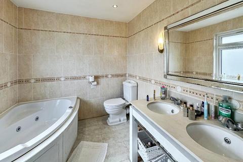 82 Farleigh Road, Warlingham, CR6 9ED