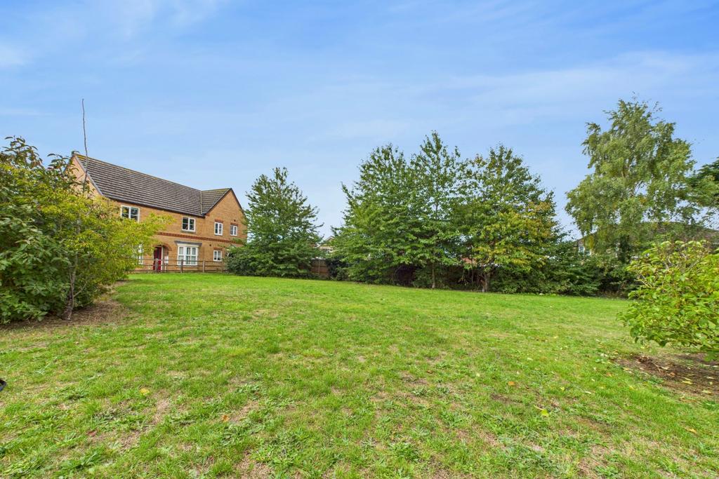 Ewe Move Spalding - Finlay Close -
