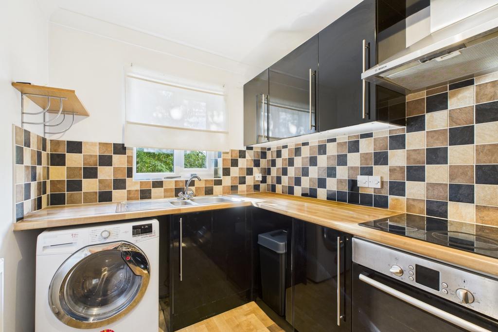 Ewe Move Spalding - Finlay Close - Kitchen
