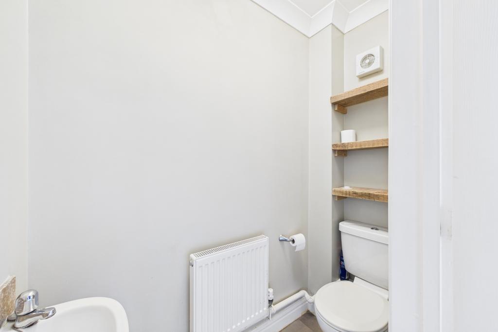 Ewe Move Spalding - Finlay Close - Downstairs WC