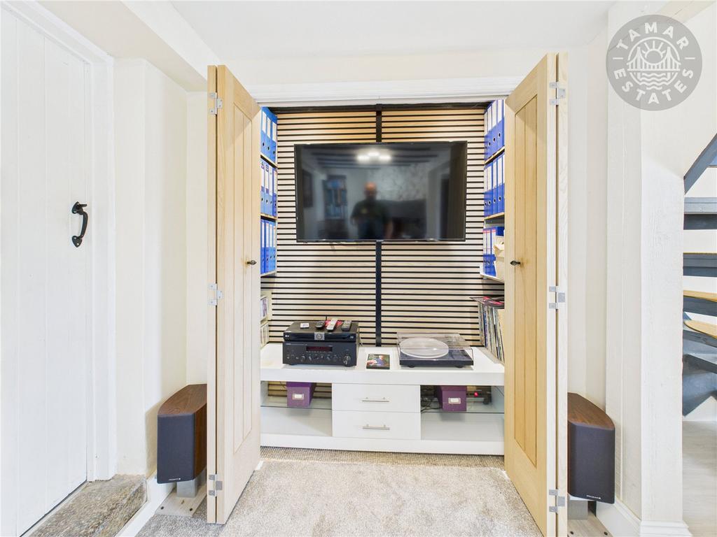 Meadia Cupboard