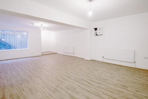Studio to rent, Tilia Road, London E5