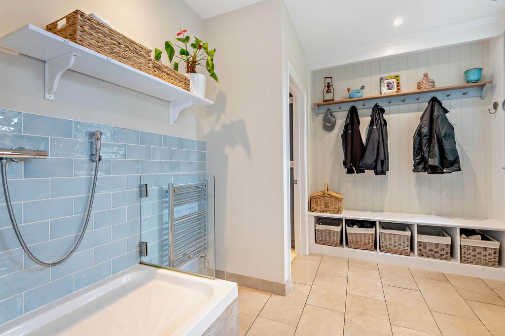 Shower/Cloakroom