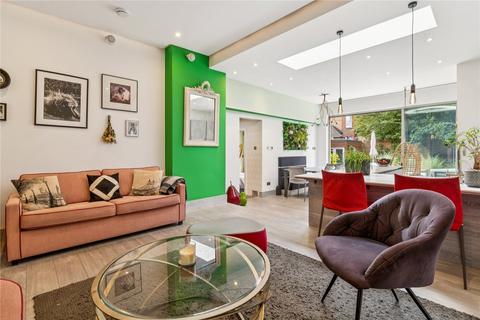 3 bedroom apartment for sale, Ravenslea Road, SW12