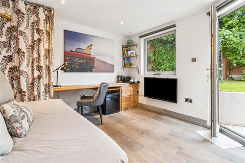 3 bedroom apartment for sale, Ravenslea Road, SW12
