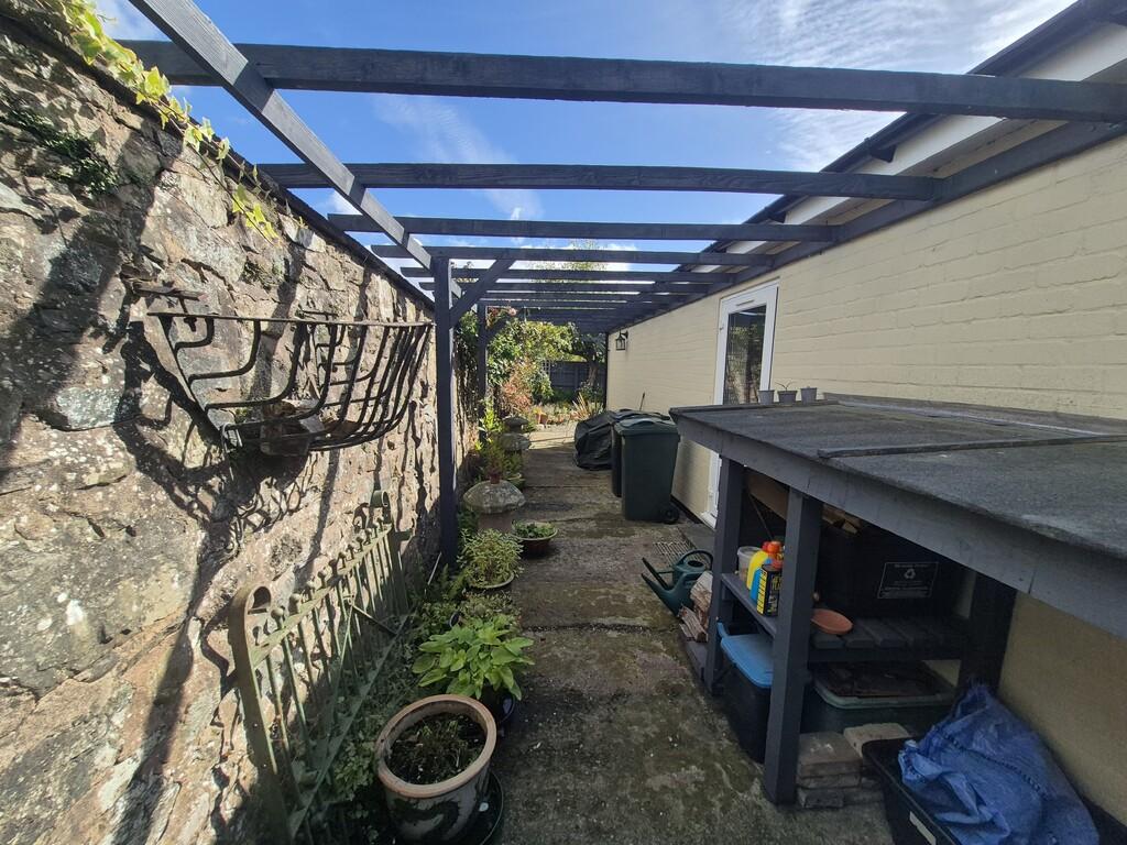 Side passageway