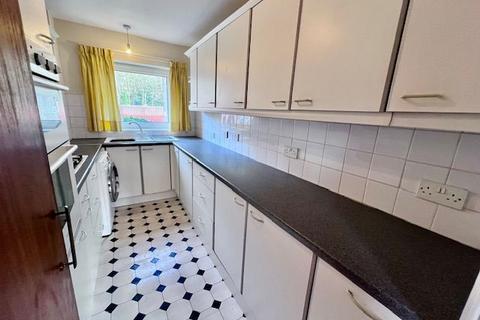 2 bedroom flat to rent, 2 Ladies Spring Court Ladies Sprig Grove Sheffield S17 3LR