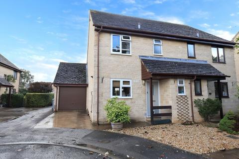 219 Manor Road, Witney, OX28 3UG